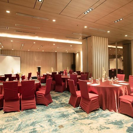 Louis Kienne Chadstone Cikarang Hotel Bekasi Buitenkant foto