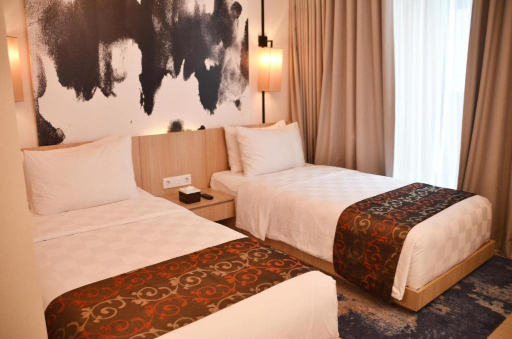 Louis Kienne Chadstone Cikarang Hotel Bekasi Buitenkant foto