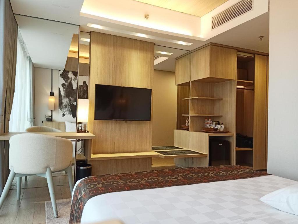 Louis Kienne Chadstone Cikarang Hotel Bekasi Buitenkant foto