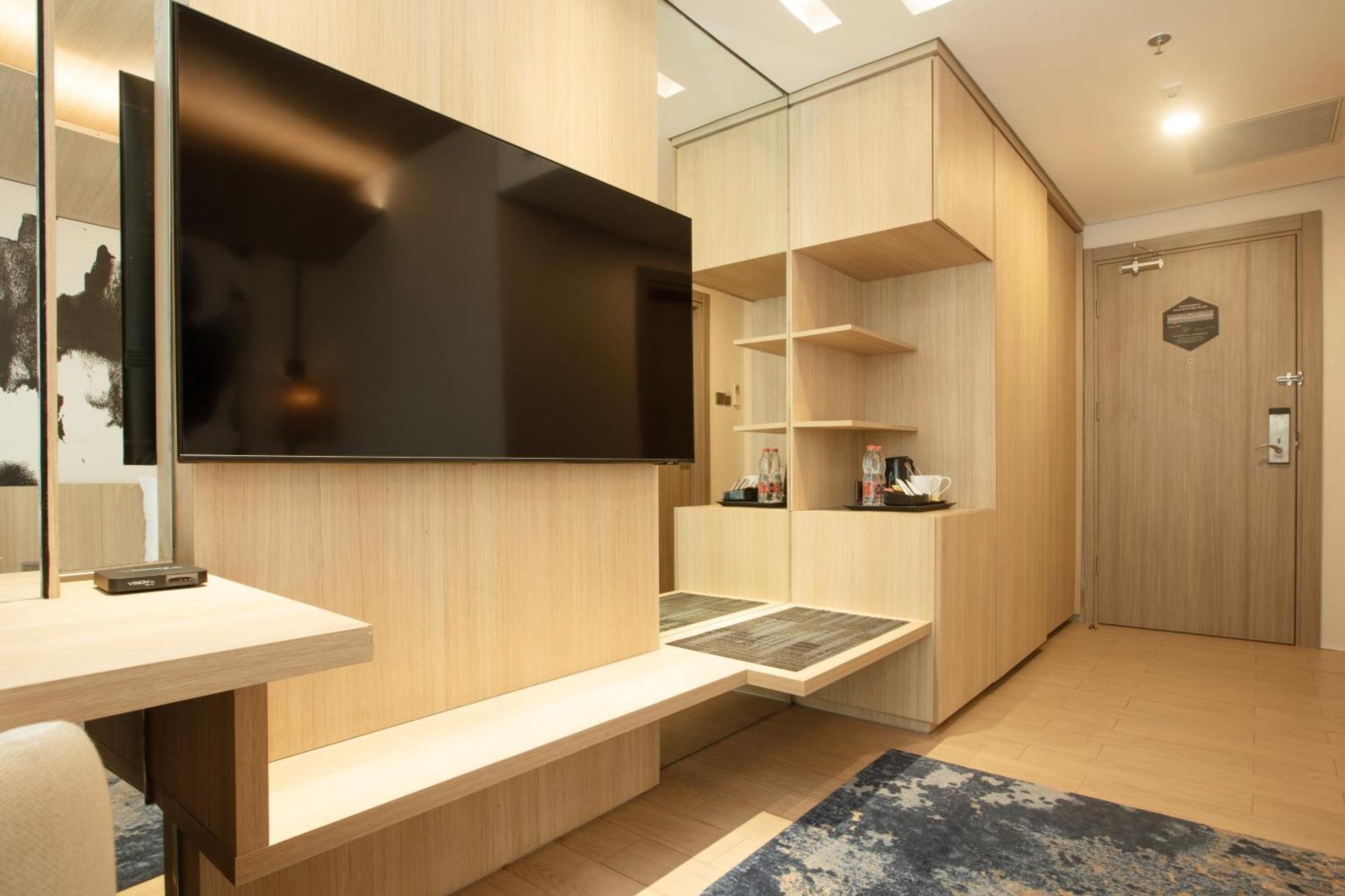 Louis Kienne Chadstone Cikarang Hotel Bekasi Buitenkant foto