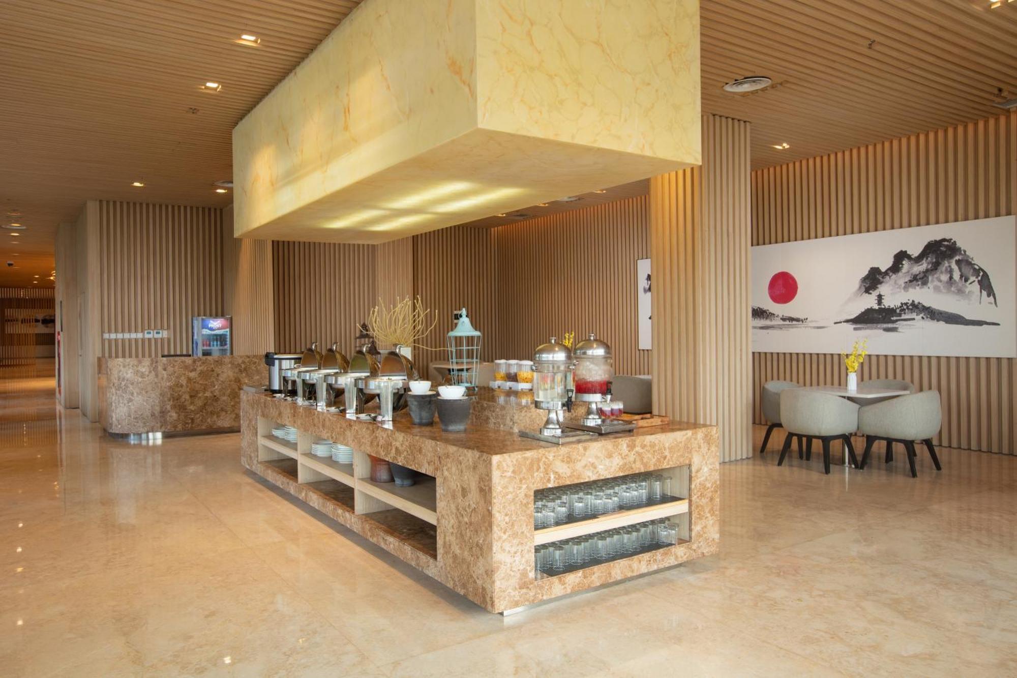 Louis Kienne Chadstone Cikarang Hotel Bekasi Buitenkant foto